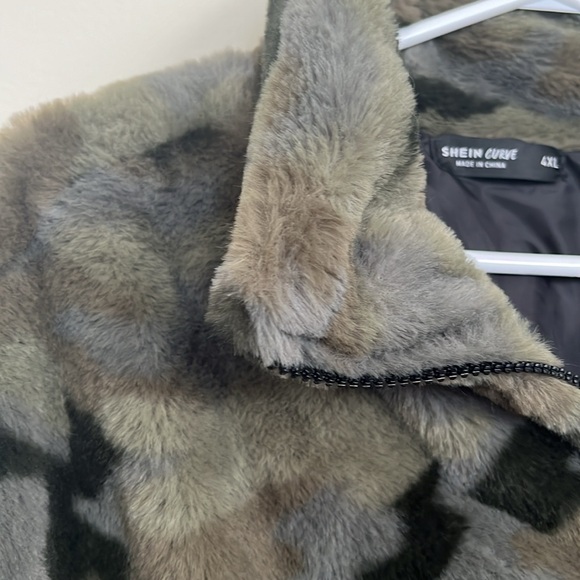 SHEIN Curve 4XL Camouflage 1/4 zip up pullover / zip up jacket - Picture 7 of 8